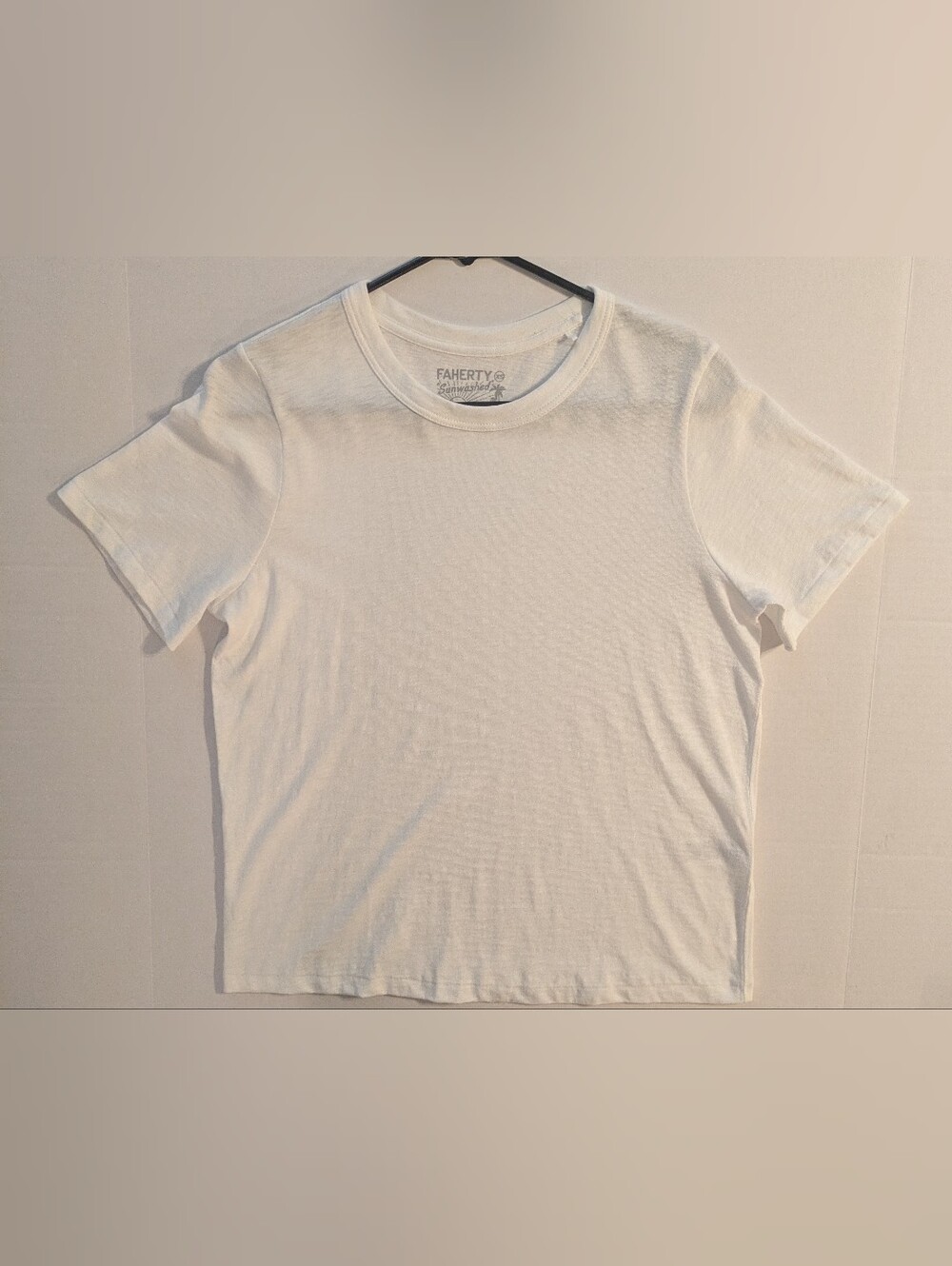 Faherty White Short Sleeve Crewneck T-shirt- XS (NWOT)